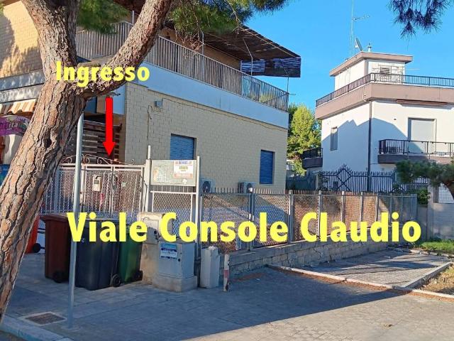 Locale Commerciale in vendita a Siponto, Puglia