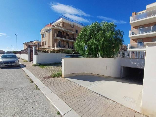 Locale Commerciale in vendita a Siponto, Puglia