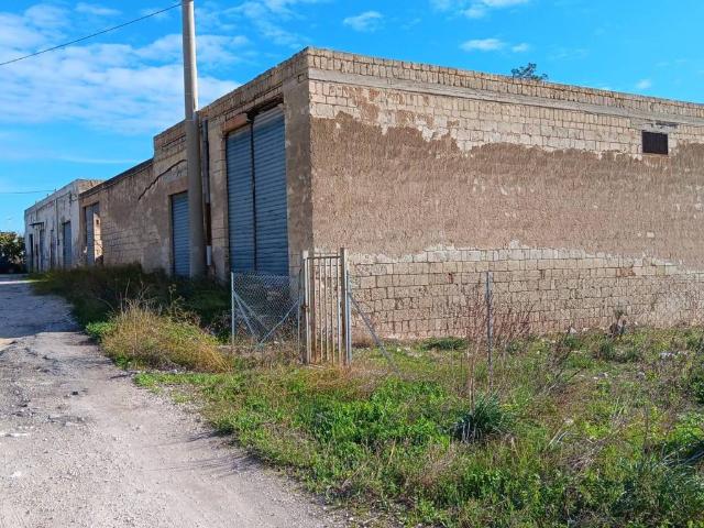 Locale Commerciale in vendita a Quartiere ANAS, Puglia