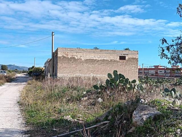 Locale Commerciale in vendita a Quartiere ANAS, Puglia