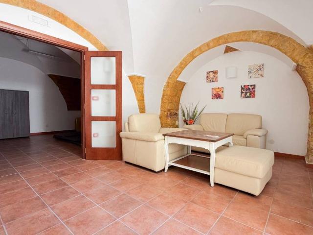 Locale Commerciale in vendita a Puglia, Foggia