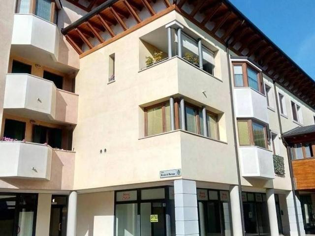 Locale Commerciale in vendita a Maniago, Friuli-Venezia Giulia