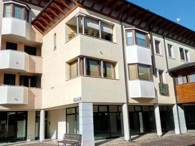 Locale Commerciale in vendita a Maniago, Friuli-Venezia Giulia