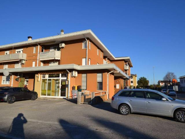 Locale Commerciale in vendita a Maniago, Friuli-Venezia Giulia