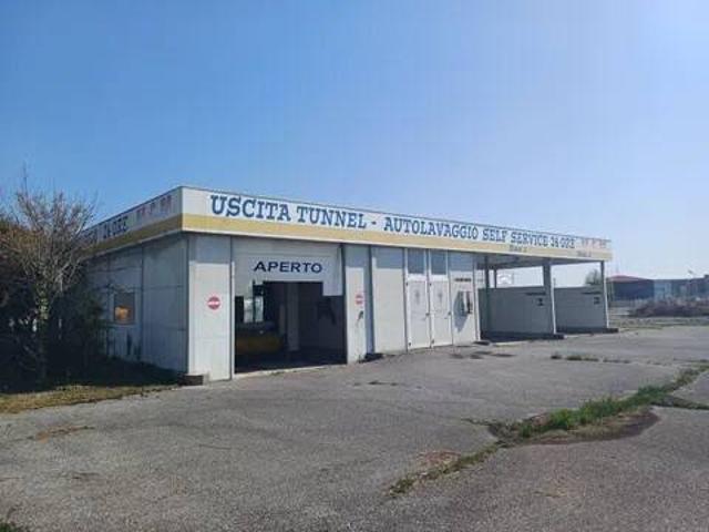Locale Commerciale in vendita a Maniago, Friuli-Venezia Giulia