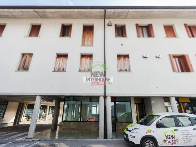 Locale Commerciale in vendita a Maniago, Friuli-Venezia Giulia