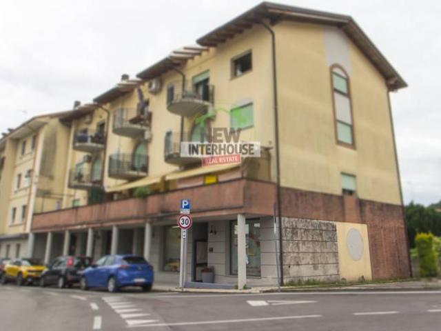 Locale Commerciale in vendita a Maniago, Friuli-Venezia Giulia