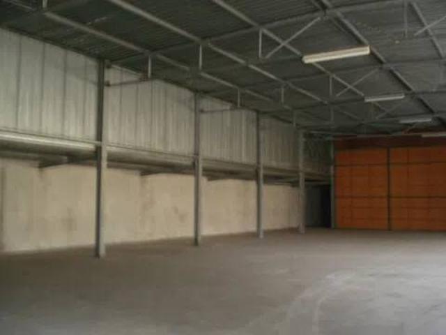 Locale Commerciale in vendita a Maniago, Friuli-Venezia Giulia