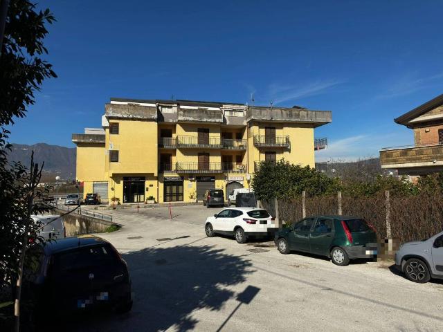Locale Commerciale in vendita a Manocalzati, Campania