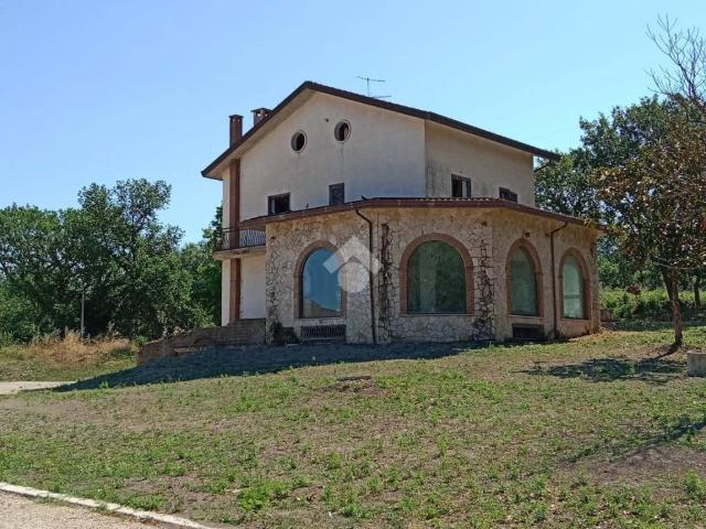 Locale Commerciale in vendita a San Barbato, Manocalzati