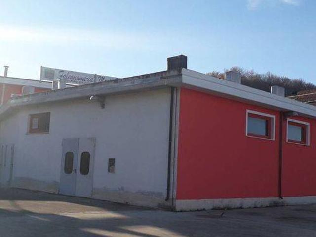 Locale Commerciale in vendita a Manoppello, Abruzzo