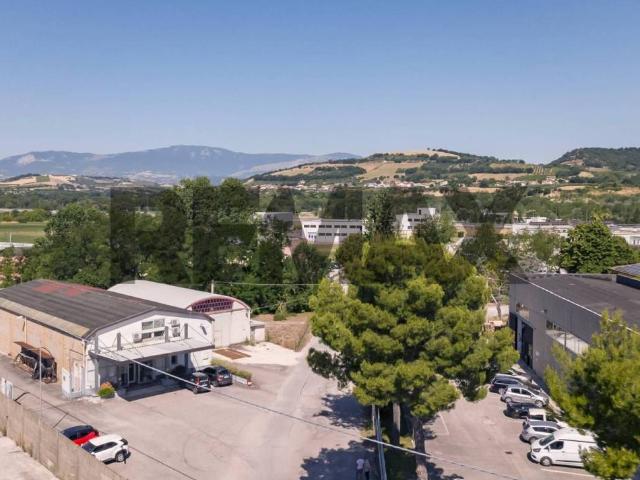 Locale Commerciale in vendita a Manoppello, Abruzzo