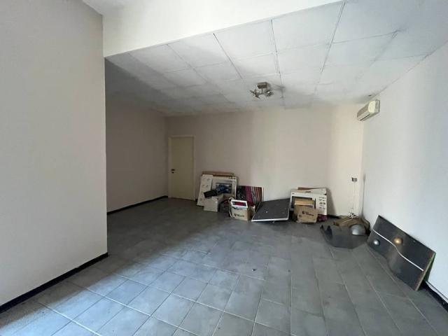 Locale Commerciale in vendita a Belfiore, San Giorgio Di Mantova