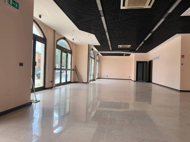 Locale Commerciale in vendita a Angeli, San Giorgio Di Mantova