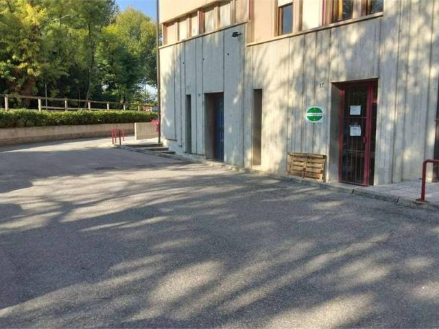 Locale Commerciale in vendita a San Giorgio Di Mantova, Lombardia