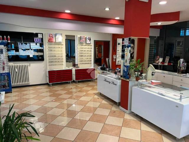 Locale Commerciale in vendita a Valletta Paiolo, San Giorgio Di Mantova