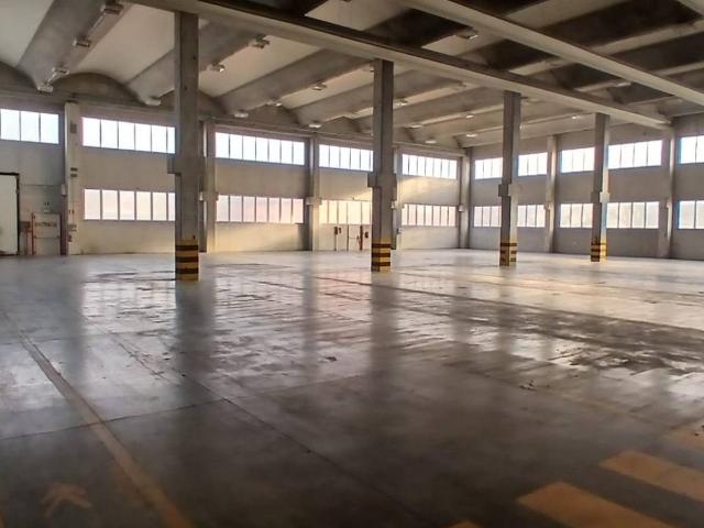 Locale Commerciale in vendita a San Giorgio Di Mantova, Lombardia