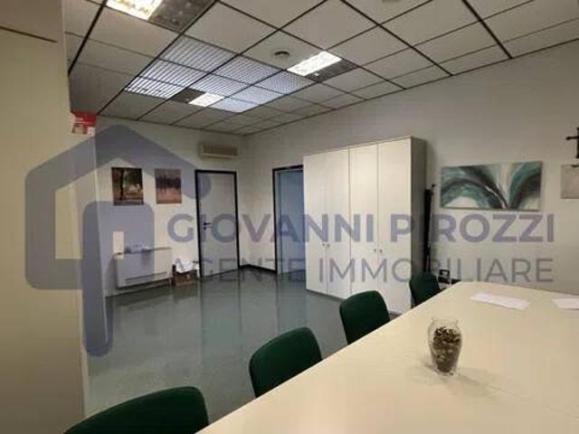 Locale Commerciale in vendita a Borgochiesanuova, San Giorgio Di Mantova