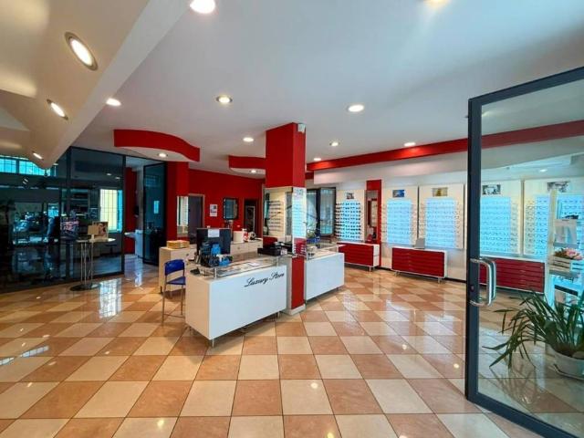Locale Commerciale in vendita a Valletta Paiolo, San Giorgio Di Mantova