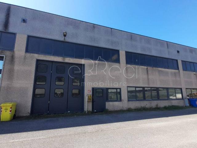 Locale Commerciale in vendita a Colle Aperto, San Giorgio Di Mantova