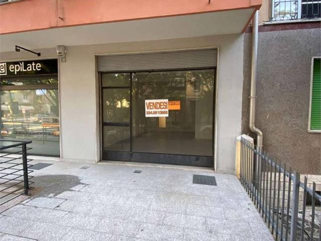 Locale Commerciale in vendita a Valletta Paiolo, San Giorgio Di Mantova