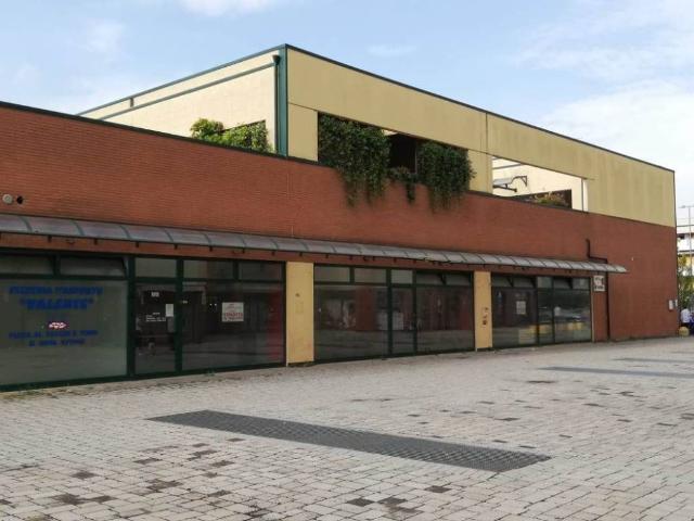 Locale Commerciale in vendita a Lunetta, San Giorgio Di Mantova