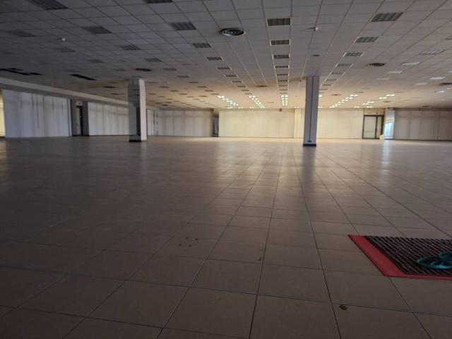 Locale Commerciale in vendita a Ponte Rosso, San Giorgio Di Mantova