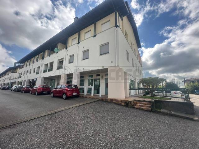 Locale Commerciale in vendita a Manzano, Friuli-Venezia Giulia