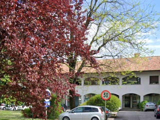 Locale Commerciale in vendita a Manzano, Friuli-Venezia Giulia