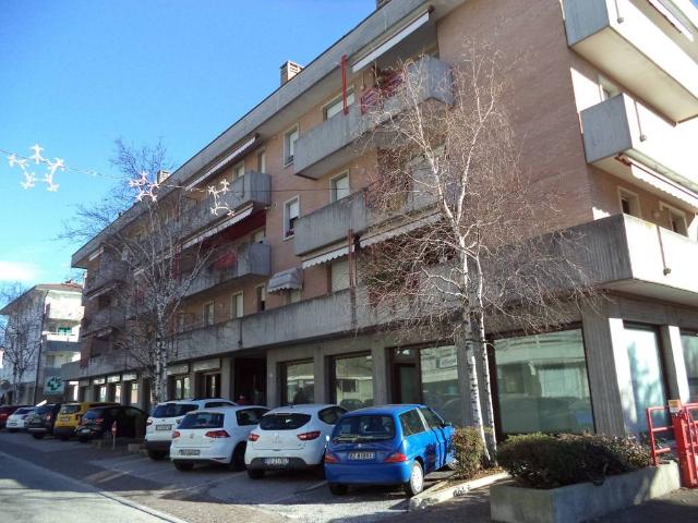 Locale Commerciale in vendita a Manzano, Friuli-Venezia Giulia