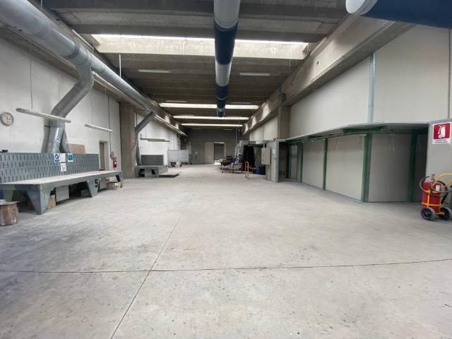 Locale Commerciale in vendita a Zona Industriale di Manzano / Zone Industriâl di Manzan, Manzano / Manzan