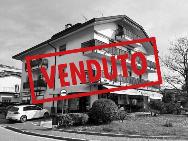 Locale Commerciale in vendita a Manzano, Friuli-Venezia Giulia