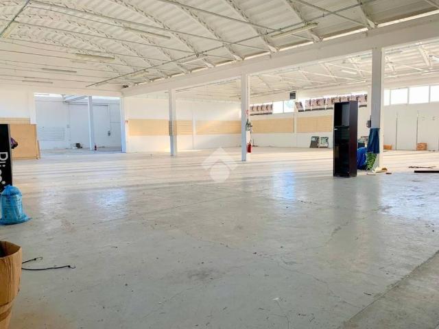 Locale Commerciale in vendita a Manzano, Friuli-Venezia Giulia