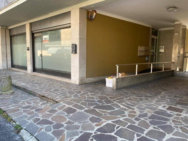 Locale Commerciale in vendita a Prezzate, Mapello