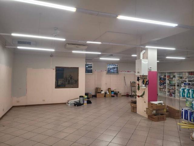 Locale Commerciale in vendita a Unione dei comuni del Distretto Ceramico, Maranello