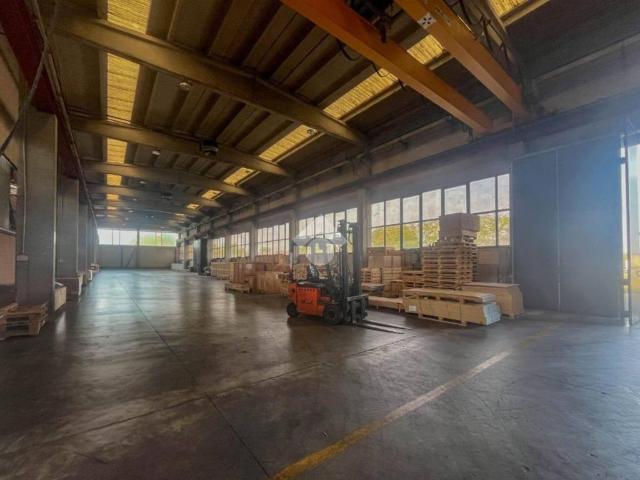 Locale Commerciale in vendita a Bell'Italia, Maranello