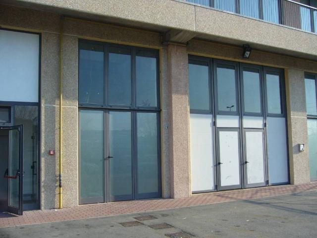 Locale Commerciale in vendita a Unione dei comuni del Distretto Ceramico, Maranello