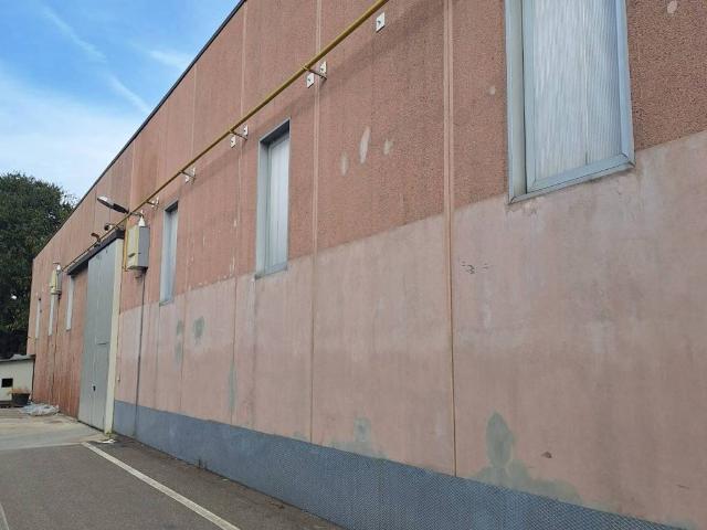 Locale Commerciale in vendita a Unione dei comuni del Distretto Ceramico, Maranello