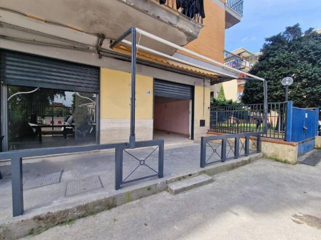 Locale Commerciale in vendita a Marano Di Napoli, Campania