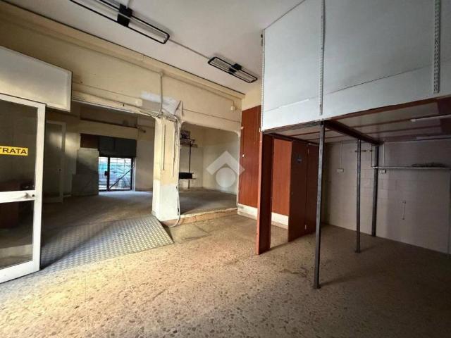 Locale Commerciale in vendita a Marano Di Napoli, Campania
