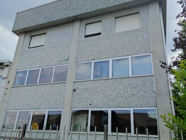Locale Commerciale in vendita a Unione di comuni Terre di Castelli, Marano Sul Panaro