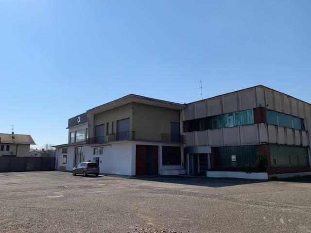 Locale Commerciale in vendita a Marcallo, Marcallo Con Casone