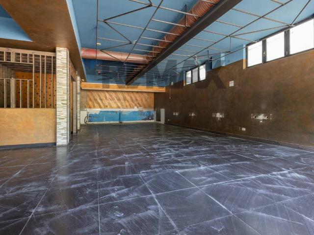 Locale Commerciale in vendita a Comunità Montana del Piambello, Marchirolo