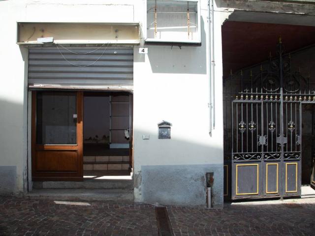 Locale Commerciale in vendita a Strecia, Marchirolo