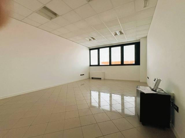 Locale Commerciale in vendita a Marcon, Veneto