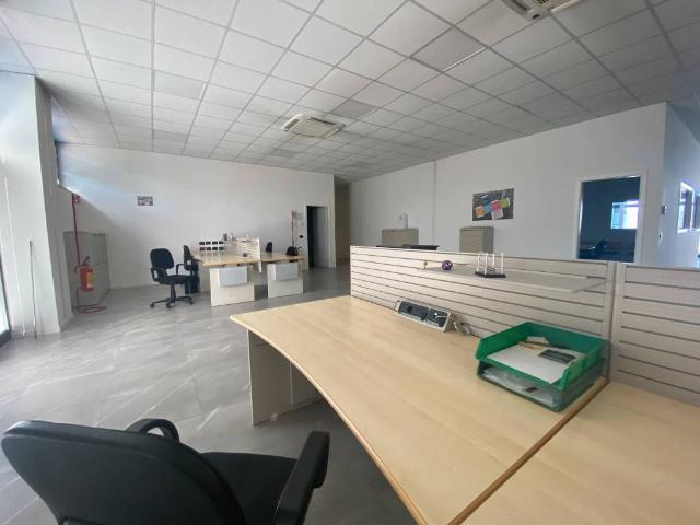 Locale Commerciale in vendita a Marcon, Veneto