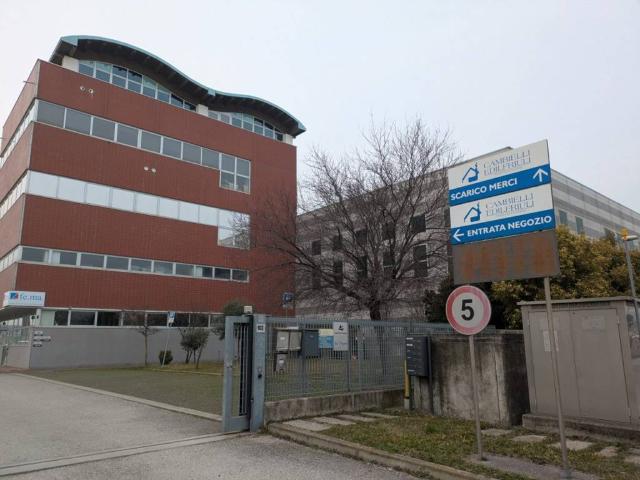 Locale Commerciale in vendita a Marcon, Veneto