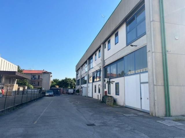 Locale Commerciale in vendita a Marcon, Veneto