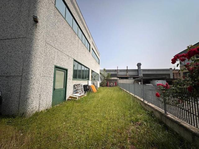Locale Commerciale in vendita a Piemonte, Cuneo