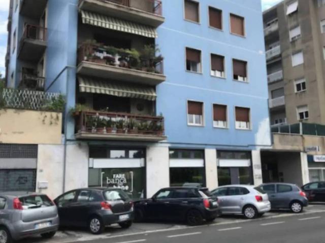 Locale Commerciale in vendita a Mariano Comense, Lombardia